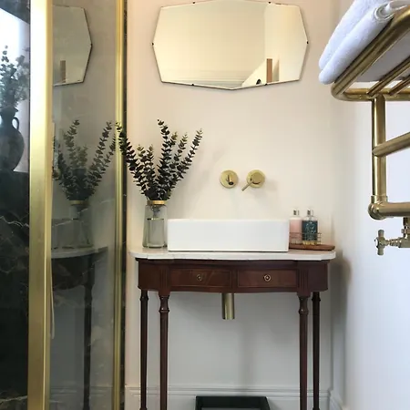 Dillion House Oda ve Kahvaltı